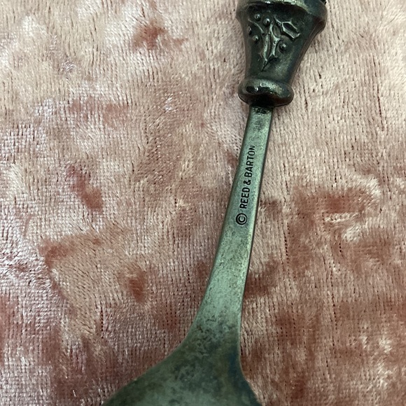 Vintage 80s Reed & Barton Collectible. Child with Candlestick Christmas Spoon - Picture 5 of 7